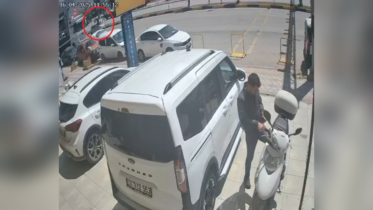 Otomobilin Çarptığı Yayalardan Biri Hayatını Kaybetti, Diğeri Ağır Yaralandı