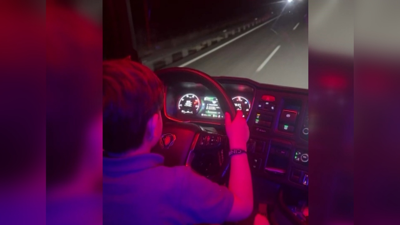 7 Yaşındaki Çocuğun TIR Kullanma Anları Sosyal Medyada Gündem Oldu