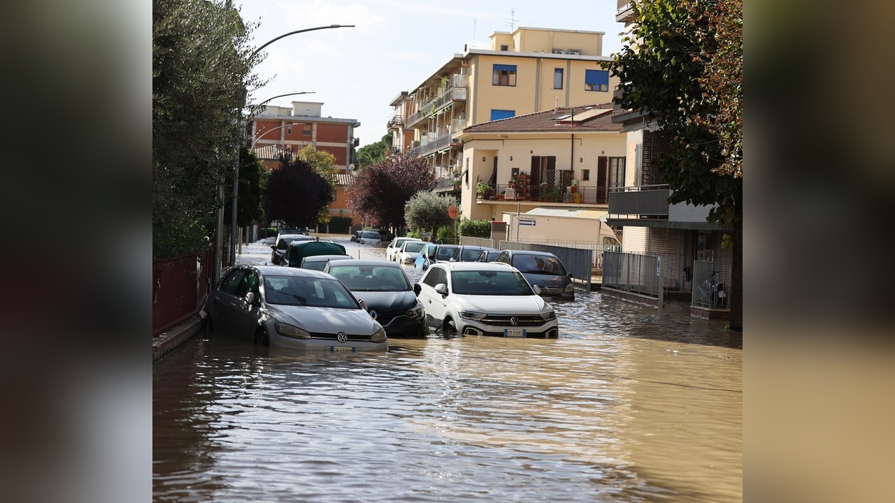 İtalya'yı Vuran Şiddetli Yağışlar Sel Felaketine Yol Açtı