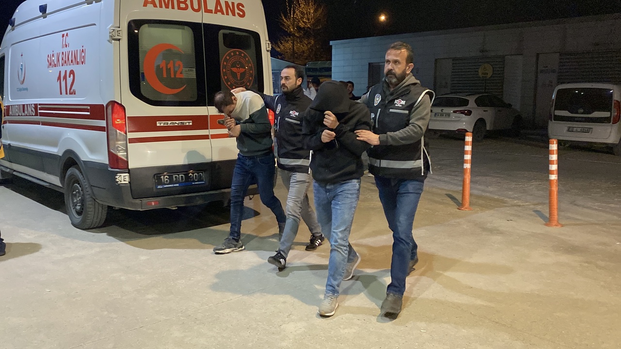 Üç İlde Kuyumcu Dolandırıcılığı: İki Şüpheli Suçüstü Yakalandı