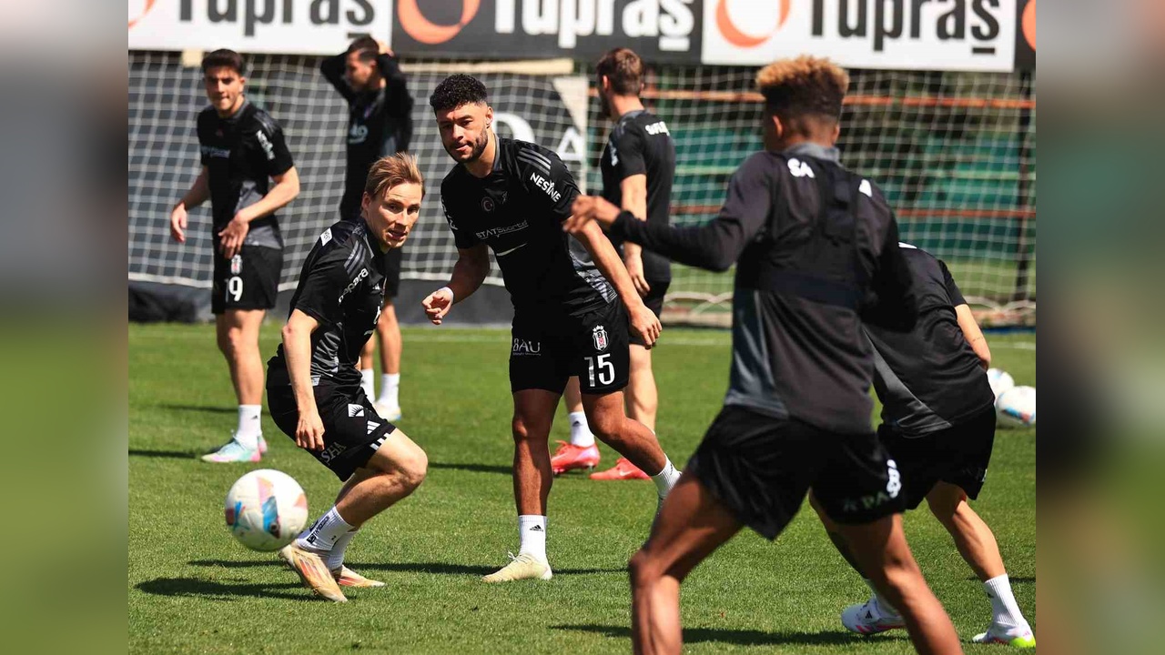 Beşiktaş Takımı Kondisyon ve Taktik Antrenmanlarıyla Hazırlıklarını Sürdürüyor