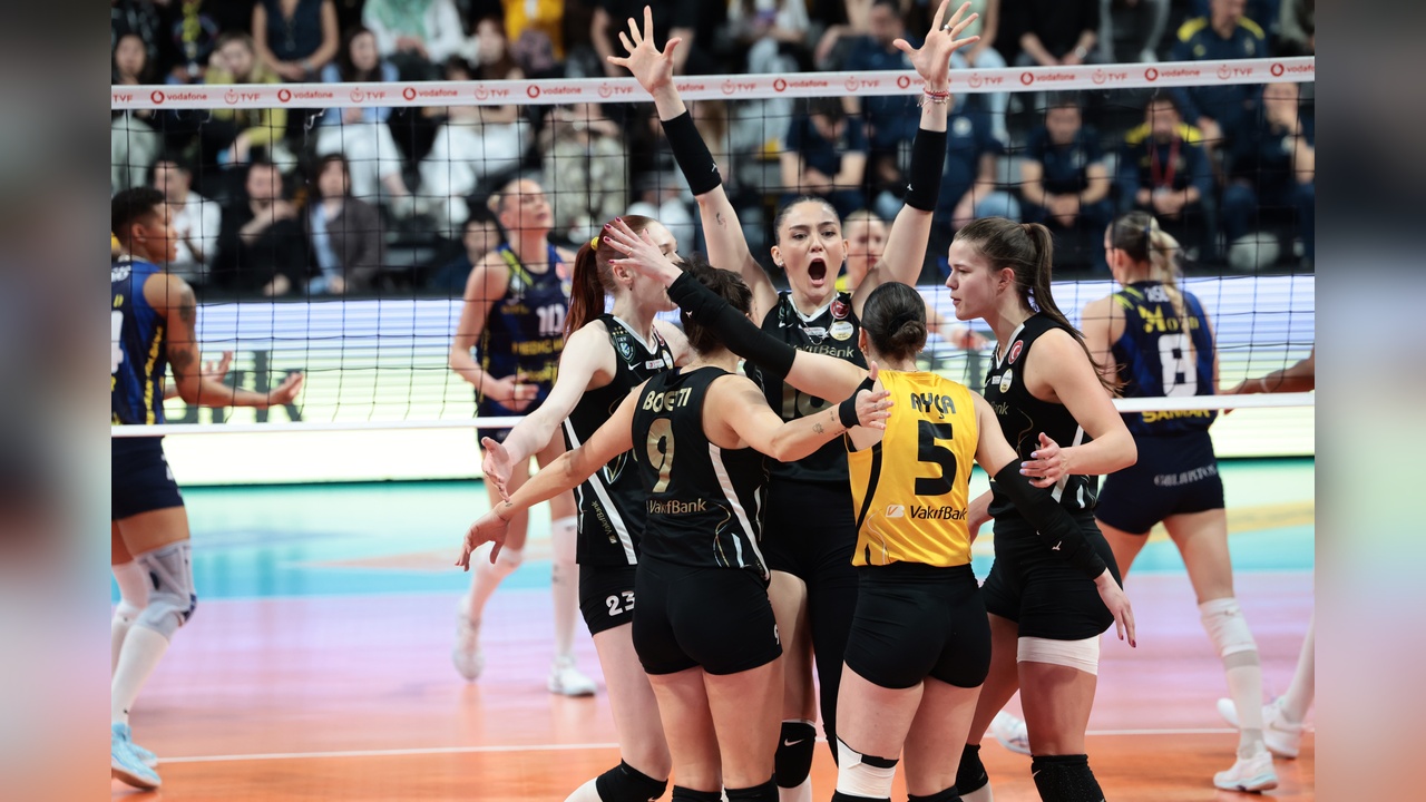 VakıfBank, Fenerbahçe Medicana'yı 3-1 mağlup etti