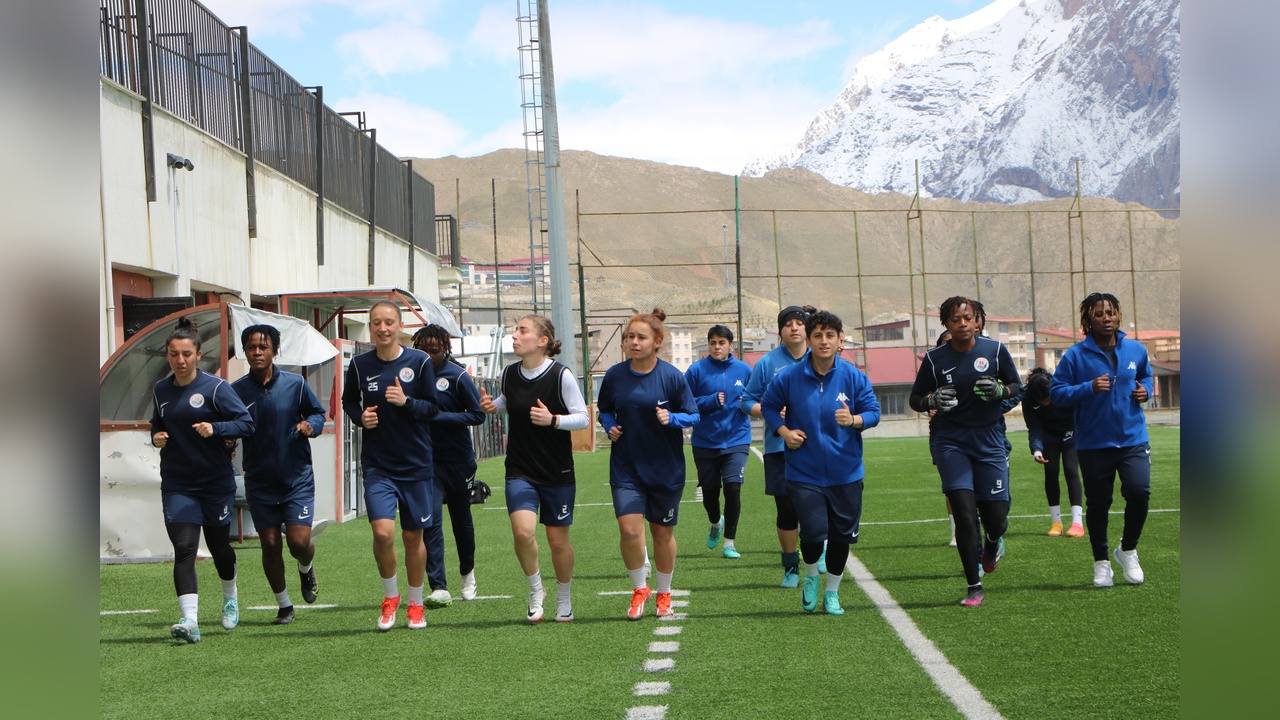 Hakkarigücü Kadın Futbol Takımı, Fenerbahçe Maçında Tarih Yazmaya Hazırlanıyor