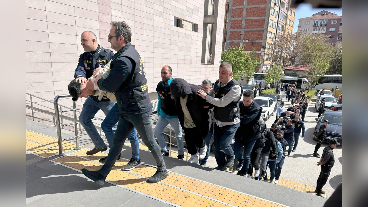 Eskişehir'de Dolandırıcılık Operasyonu: 71 Şüpheli Adliyeye Sevk Edildi