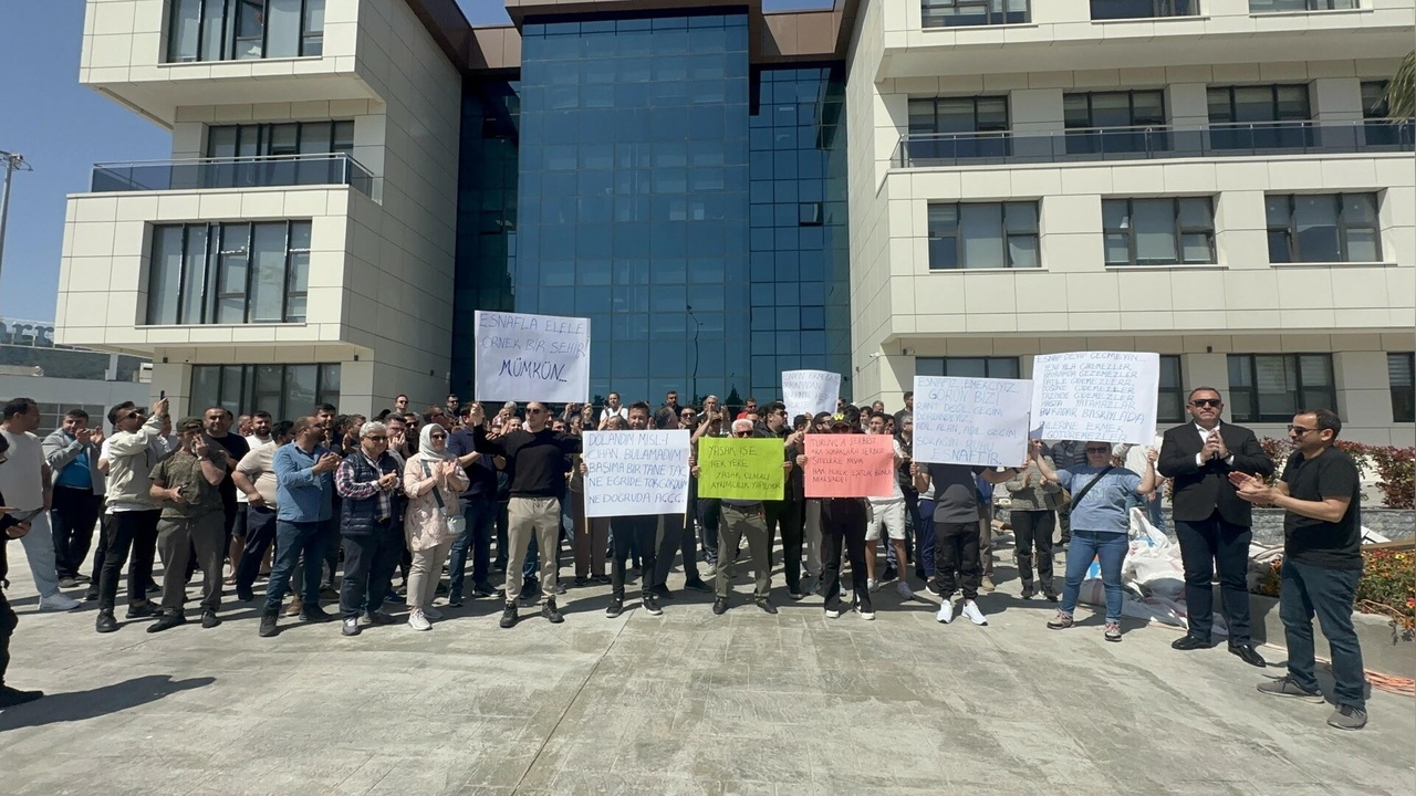 Marmaris'te Esnaf, Belediyeye Karşı Eylem Düzenledi