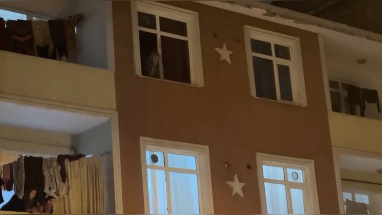 Esenyurt'ta 18 Yaşındaki Meryem Dördüncü Kattan Düştü: Güvenlik Kamerası Anları Kayda Geçti