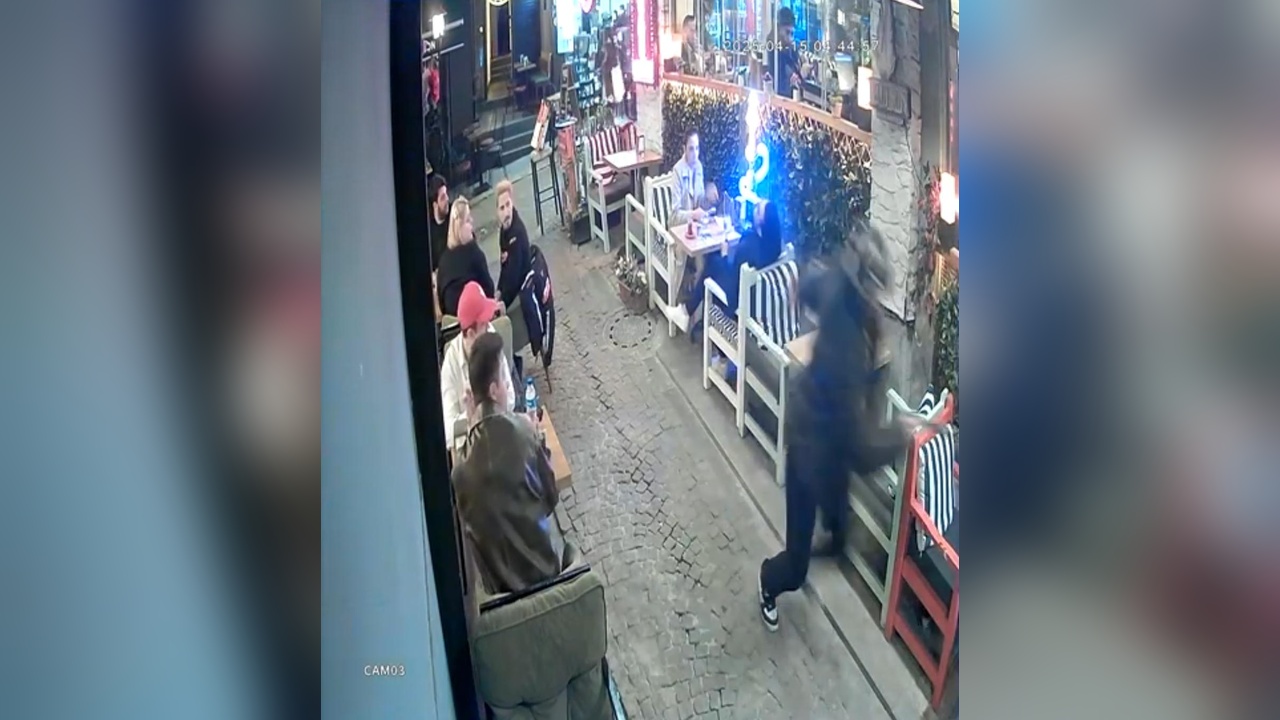 İstanbul Beşiktaş'ta Kafeteryada Silahlı Saldırı: Eşine Ateş Edip Kaçtı