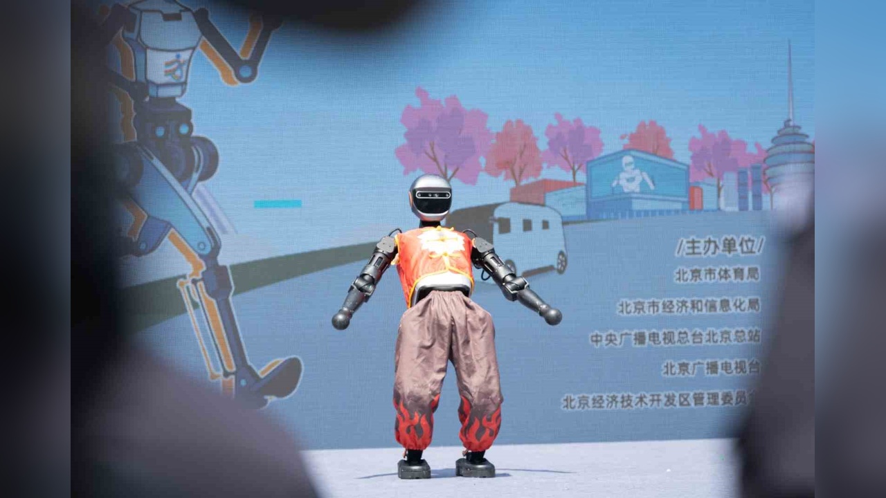 Çinli Robotlar İlk Kez Yarı Maratonda İnsanlarla Birlikte Koştu