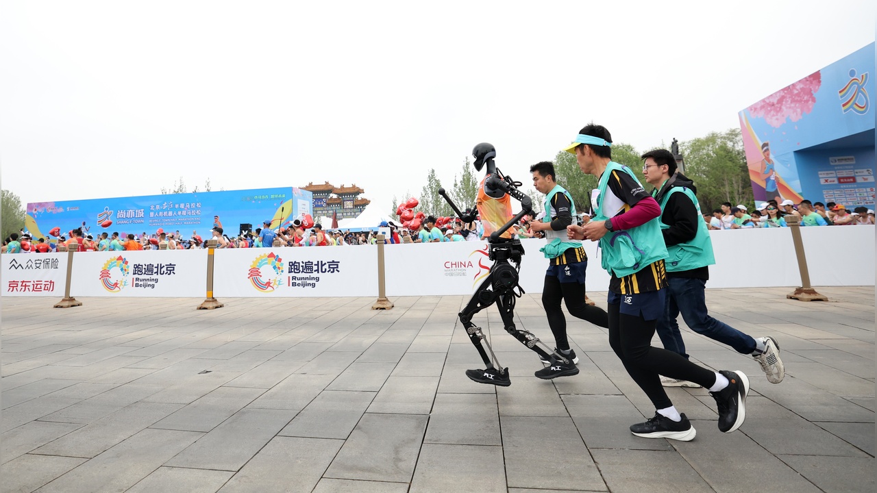 Çinli Robotlar İnsanlara Karşı Maraton Yarışında Mücadele Etti