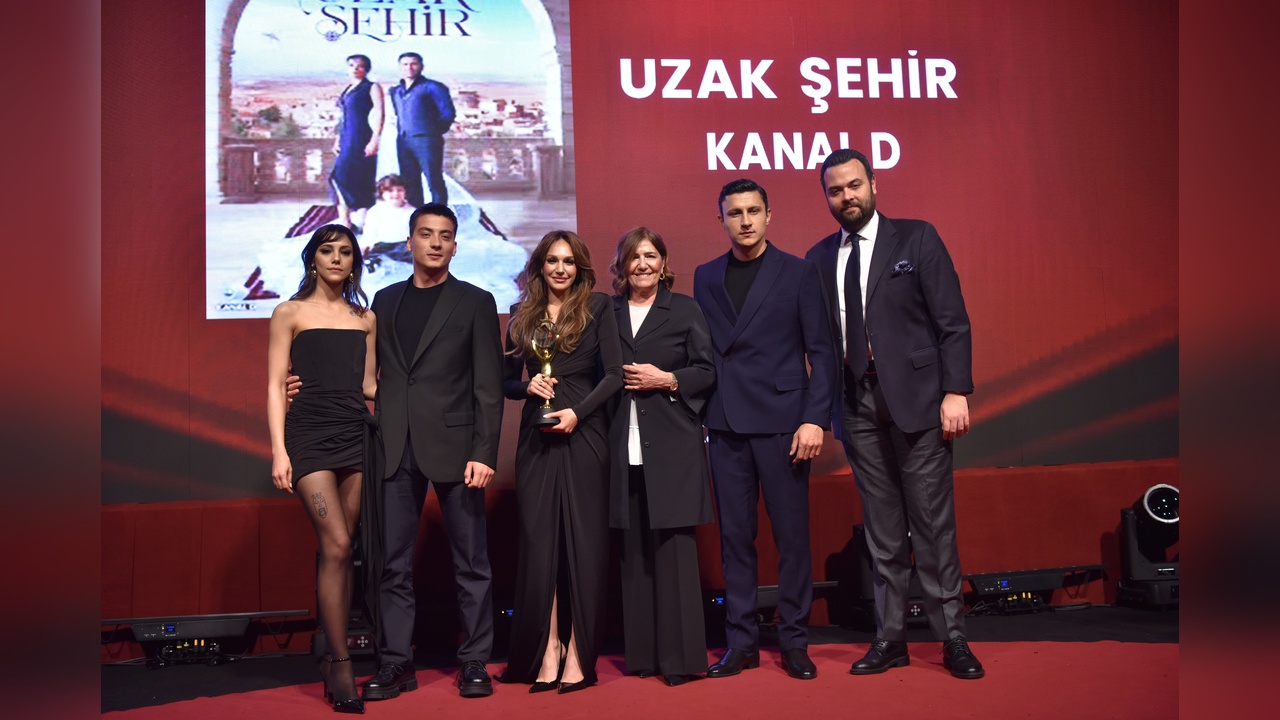 Uzak Şehir, En İyi Dizi Ödülünü Kazandı