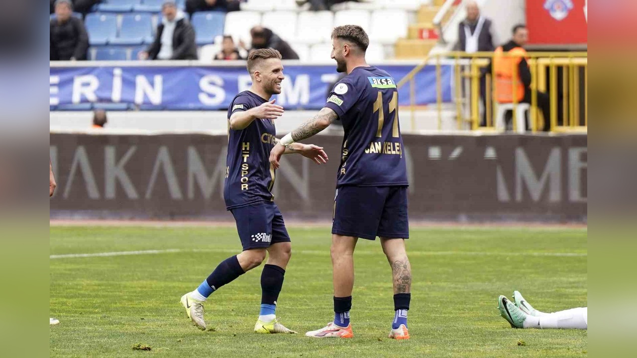 Kasımpaşa, Sivasspor'u İlk Yarıda 2-0 Yeniyor