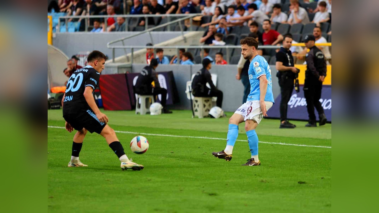 Trabzonspor, Adana Demirspor'u İlk Yarıda 1-0 Yeniyor