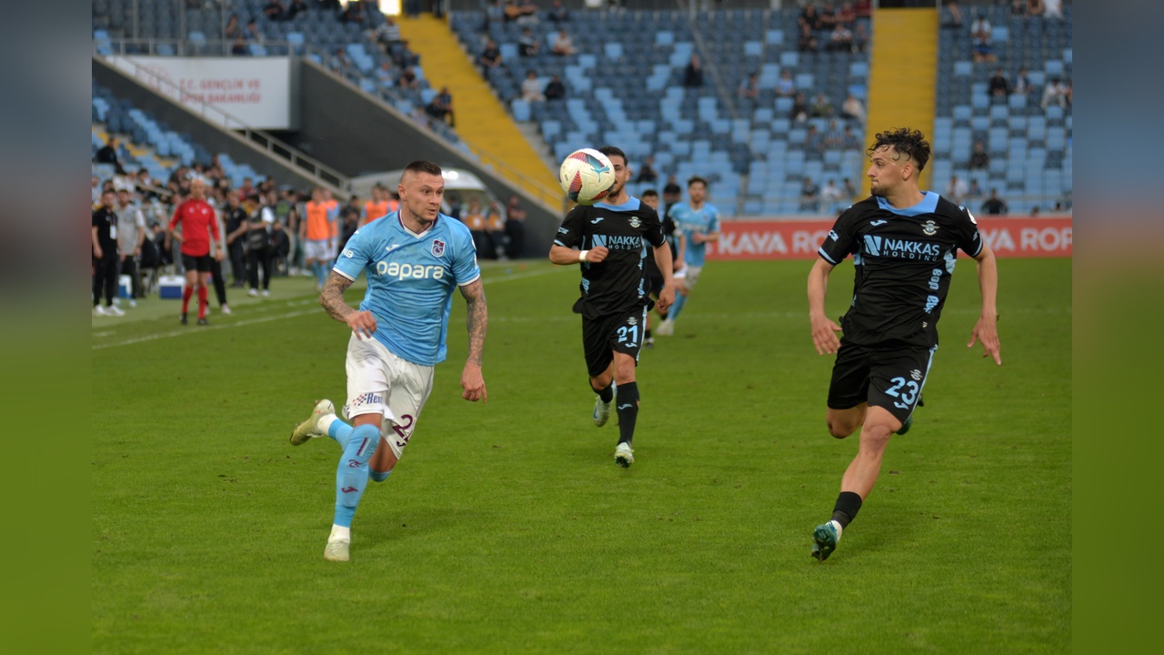 Trabzonspor, Adana Demirspor'u 1-0 mağlup etti