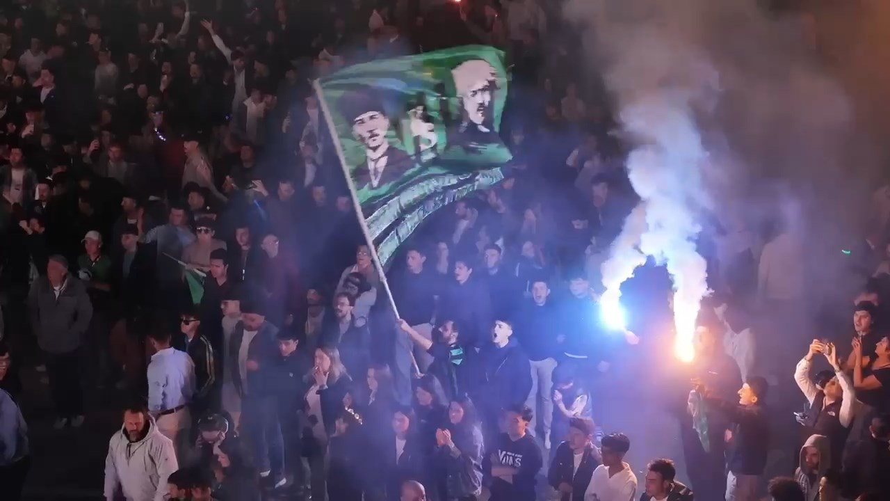 Kocaelispor, 16 Yıl Sonra Süper Lig'e Döndü: Sevinç Gözyaşları