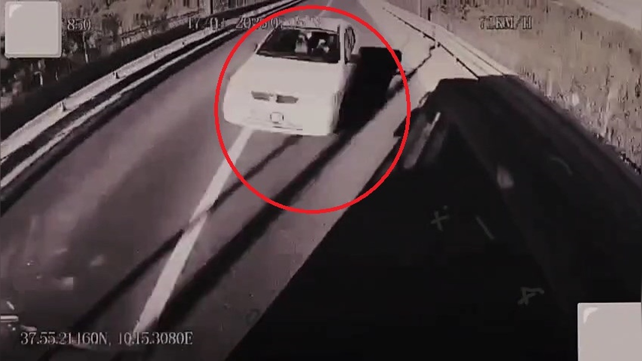 Otomobil ve Belediye Otobüsü Kafa Kafaya Çarpıştı: 1 Ölü