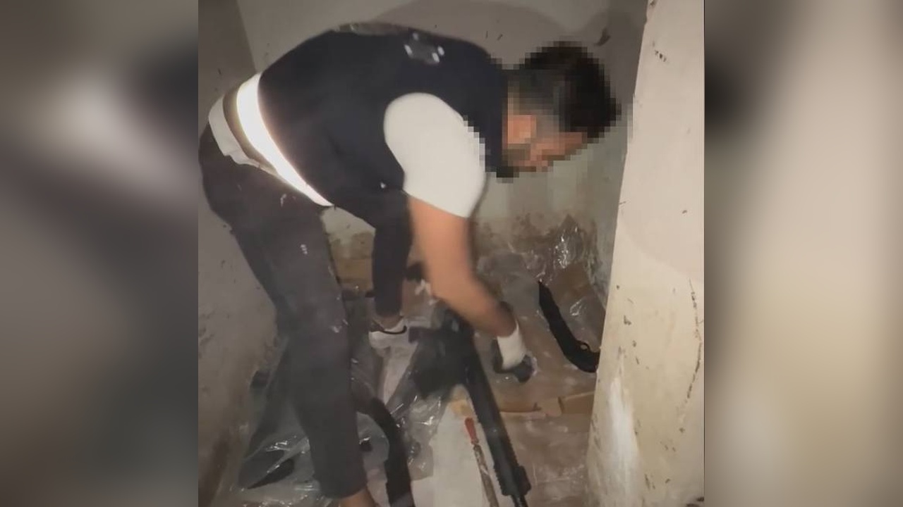 Büyükçekmece'de Polis Uygulamasında Evden Cephanelik Çıktı