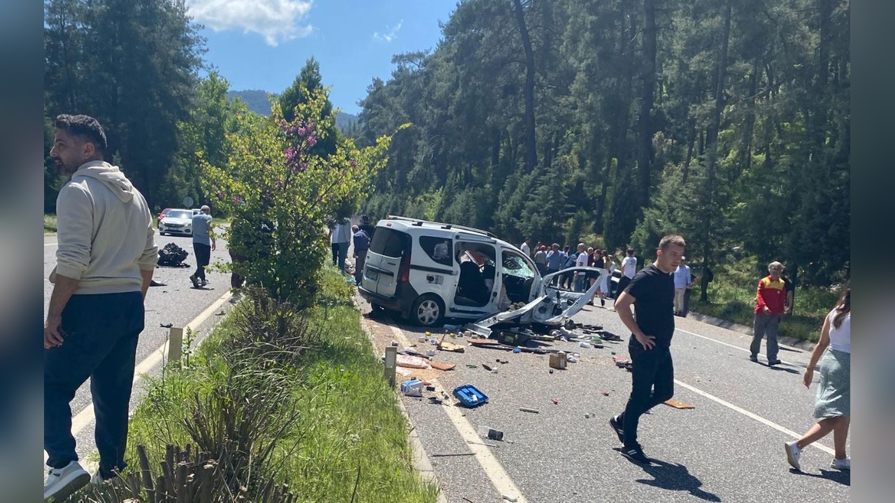 Marmaris'te Zincirleme Trafik Kazası: 1 Ölü, 4 Yaralı