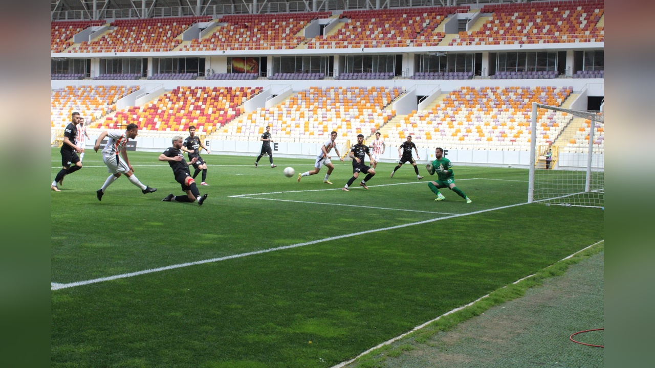 Adanaspor, Yeni Malatyaspor'u 4-0 Yenerek Üst Sıralarda Yer Aldı