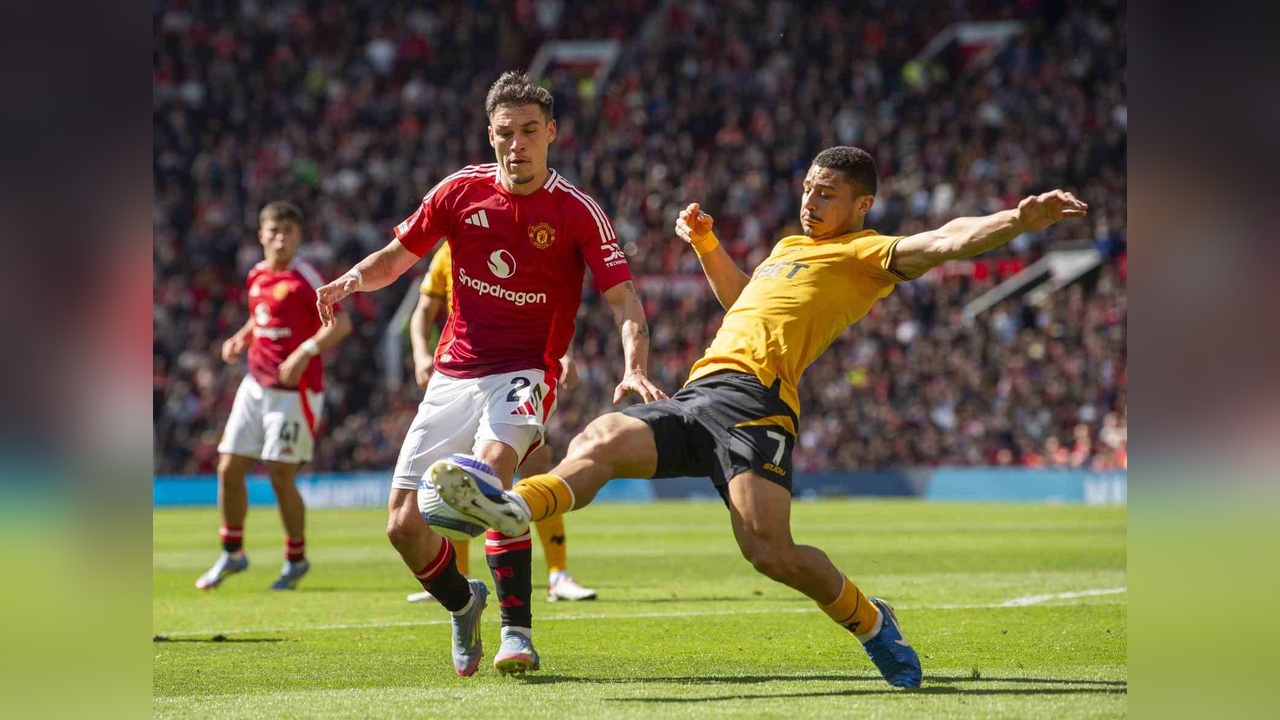 Manchester United, Wolverhampton'a Evinde Yenildi
