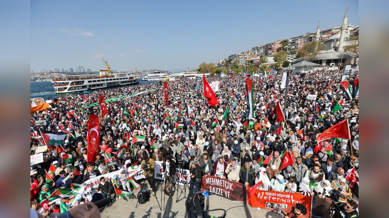 İstanbul Üsküdar'da Filistin İçin Farkındalık Yürüyüşü Gerçekleştirildi