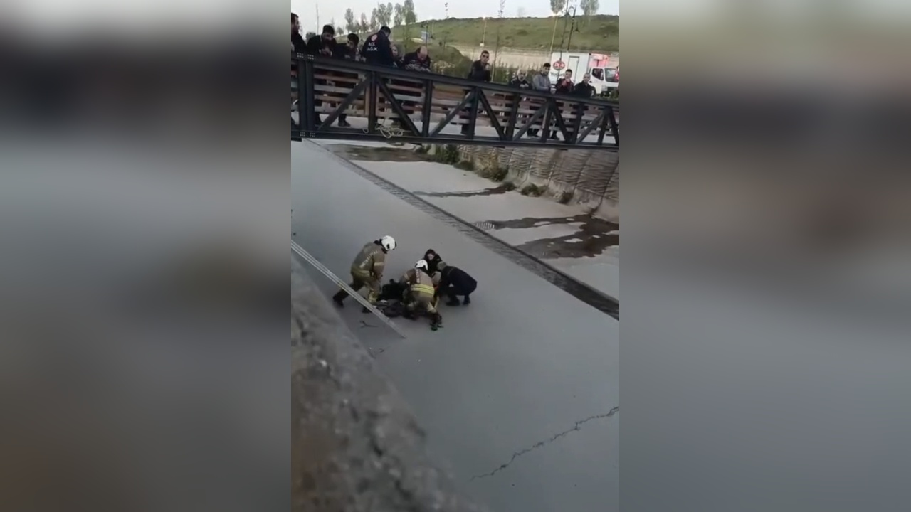 Sancaktepe'de Sulama Kanalına Düşen Çocuk İtfaiye Ekipleri Tarafından Kurtarıldı