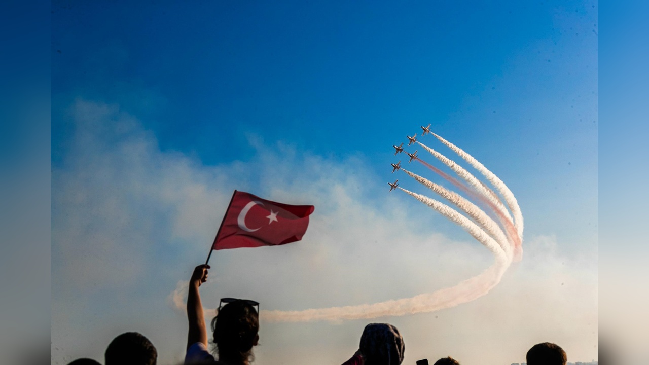 Mersin’de Türk Yıldızları Gösterisi Büyük Beğeni Topladı