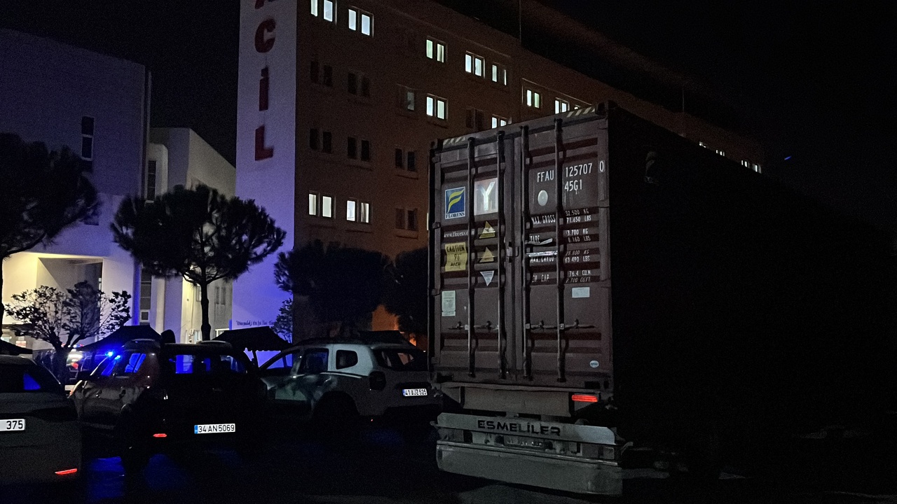 Kocaeli'de TIR'ın hastane otoparkına girmesi güvenlik alarmı verdi