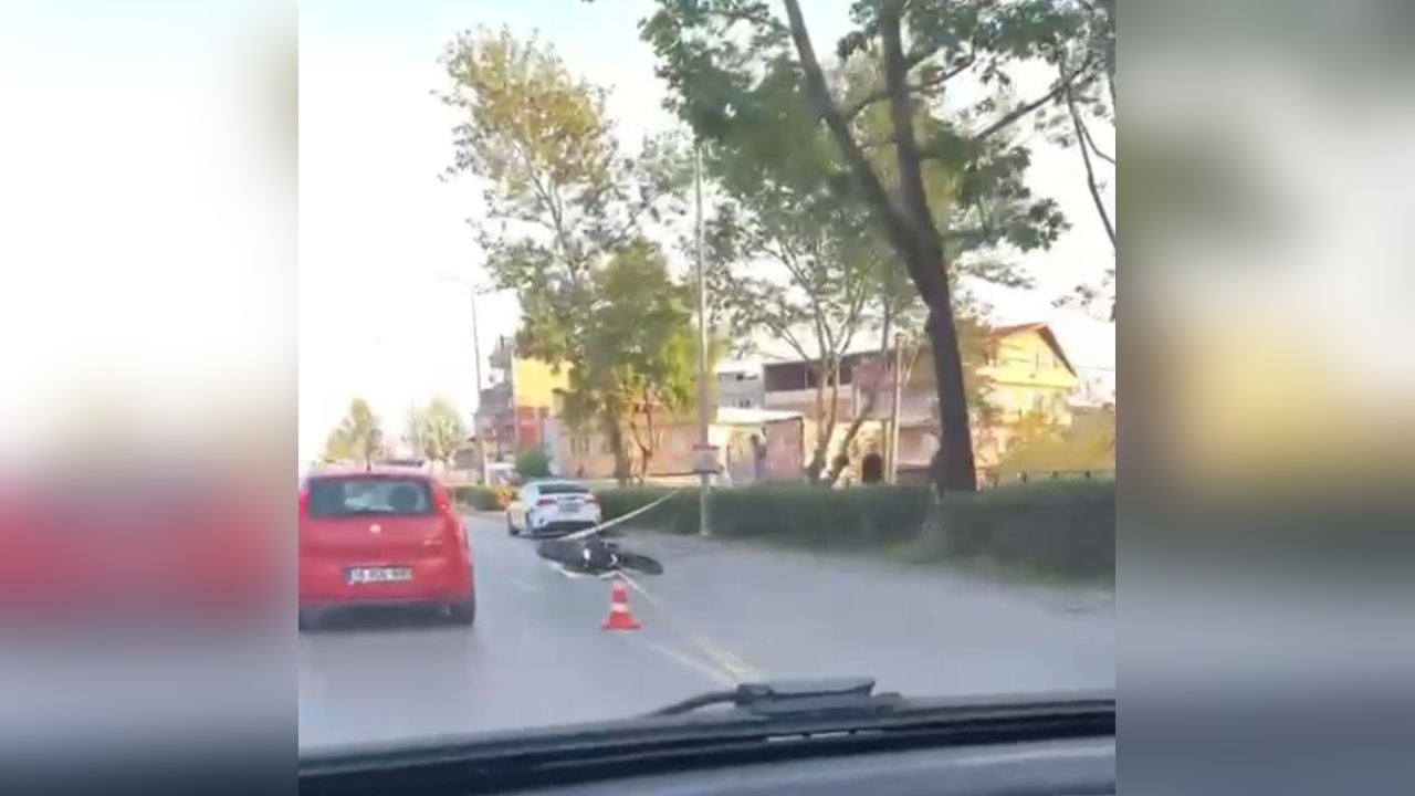 Aydınlatma Direğine Çarpan Motosiklet Sürücüsü Hayatını Kaybetti