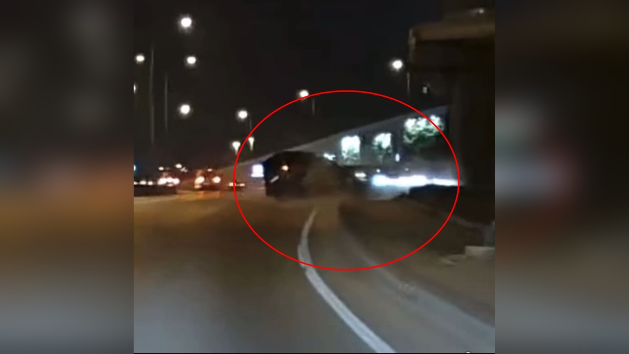 Makasa Yapan Sürücü, İki Araca Çarparak Kaza Yaptı
