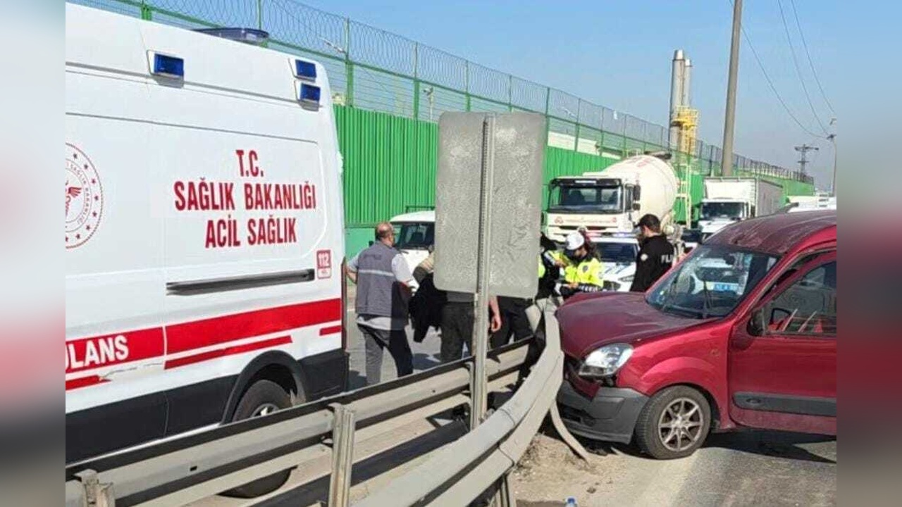 Kocaeli'de Zincirleme Trafik Kazası: 3 Yaralı
