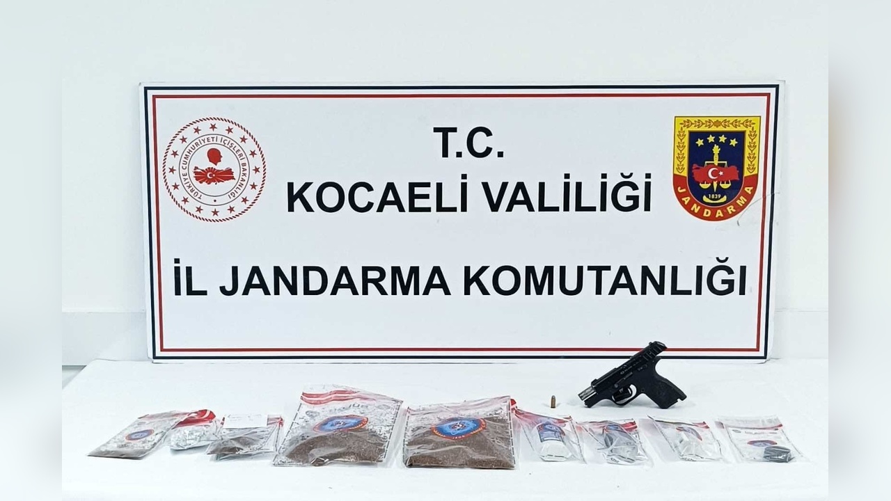 Evde 1 Kilo Uyuşturucu ve Silah Ele Geçirildi