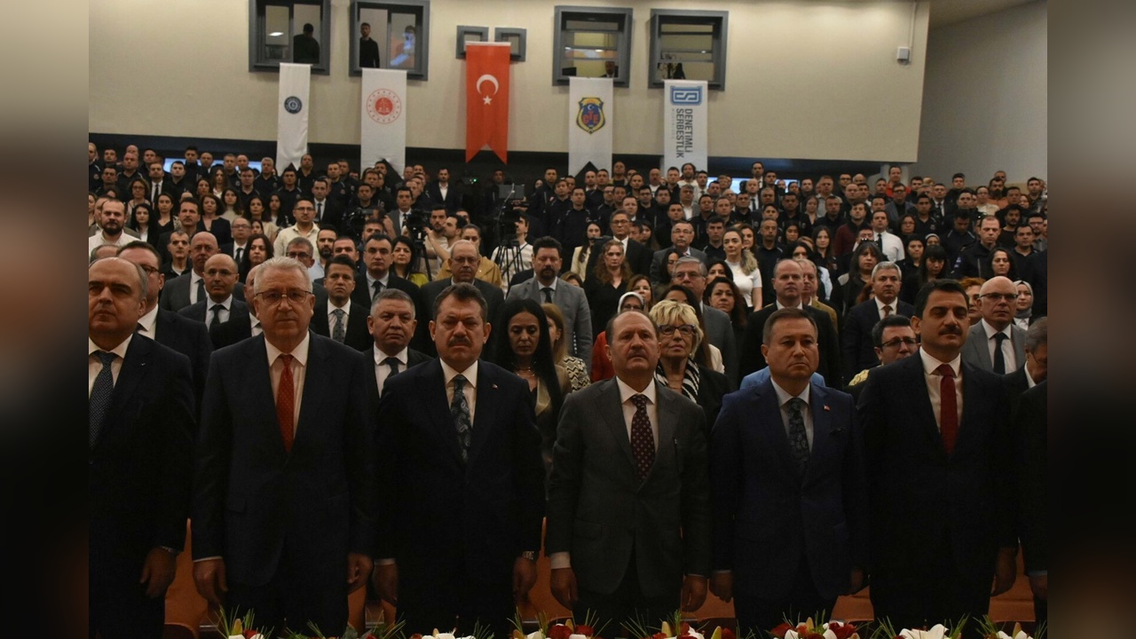 Adalet Bakan Yardımcısı Can: Mayınlı Arazide Koşma Anlarını Paylaştı
