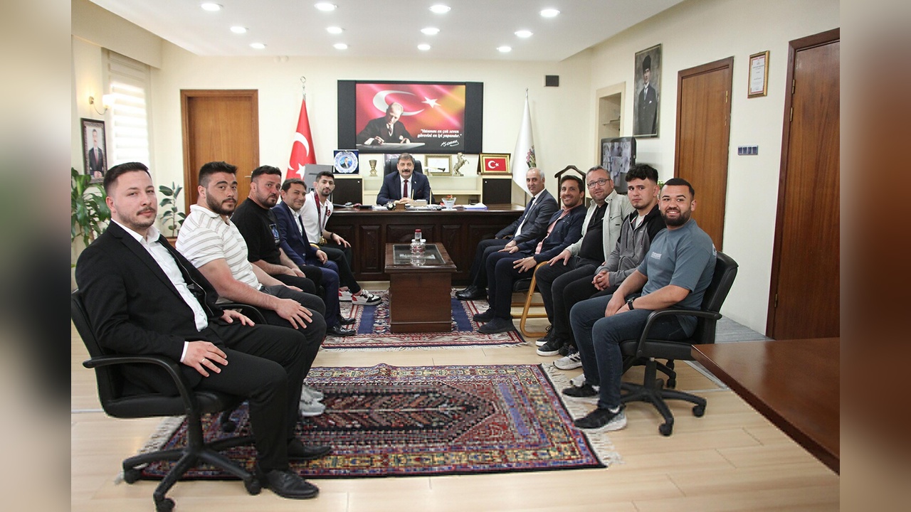 Kerem Kamal, Avrupa Şampiyonu Olmasının Sevinciyle Kula'da Coşkuyla Karşılandı