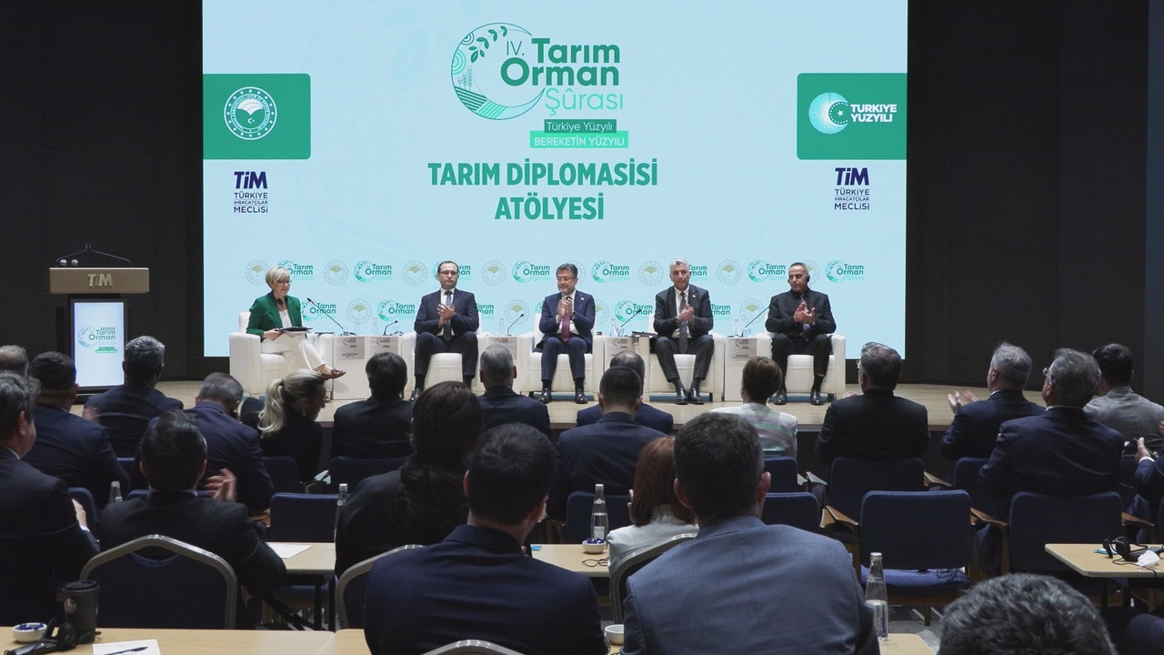 Bakan Yumaklı, Türkiye'nin Gıda Stok Merkezi Olma Hedefini Paylaştı