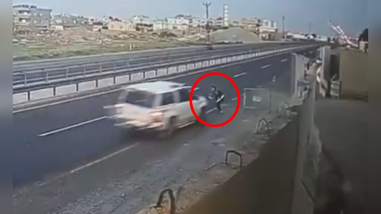 Polise 'Dur' İhtarına Uymayan Sürücü Otomobiliyle Çarpıştı: Bir Polis Yaralandı