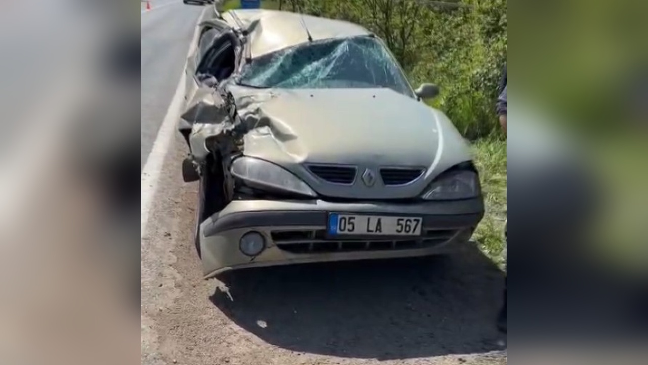 Yamaçtan Kopan Kapa Parçaları Otomobile Düştü: 5 Yaralı