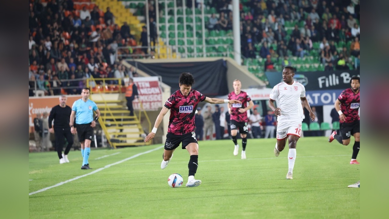 Alanyaspor, Samsunspor'u ilk yarıda 1-0 mağlup etti