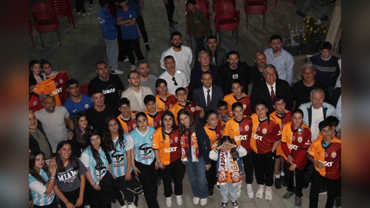 Galatasaray Efsaneleri Cizre’de Gençlerle Buluştu