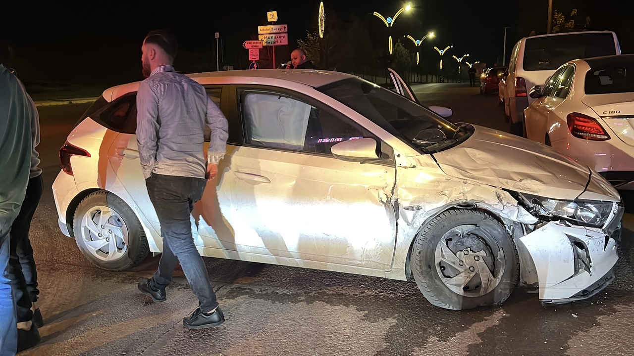 Gebze'de Cip ve Otomobil Çarpışması: 2 Yaralı
