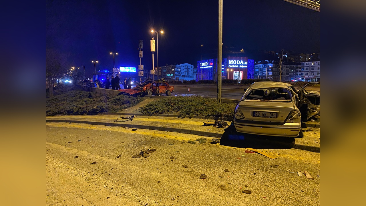 Ankara'da İki Otomobil Çarpıştı: 6 Yaralı