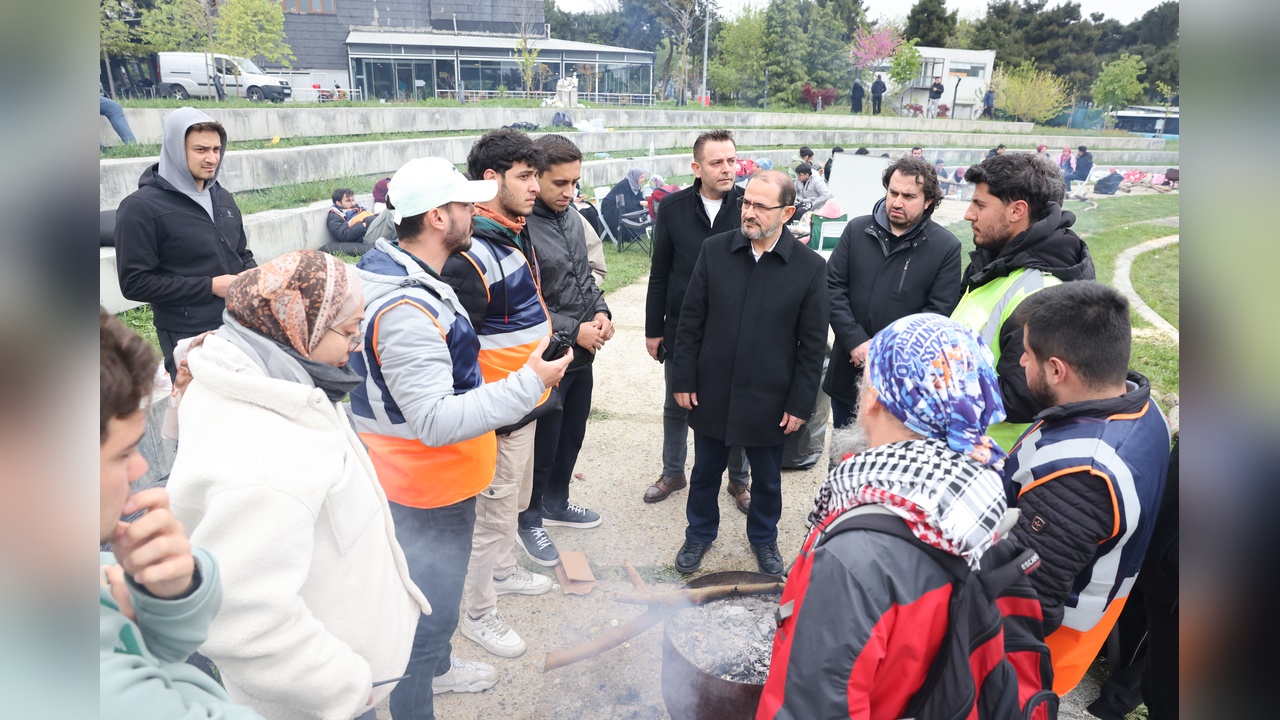 Depremzedeler Yıldız Teknik Üniversitesi Davutpaşa Kampüsü’nde Çadır Kurdu