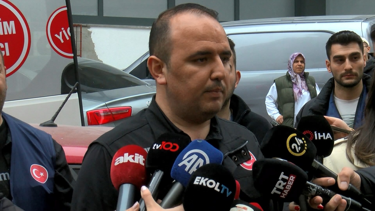 İstanbul'da Bakanlığa Bağlı Ekipler Küçükçekmece'de Hasar Tespiti Çalışması Gerçekleştirdi