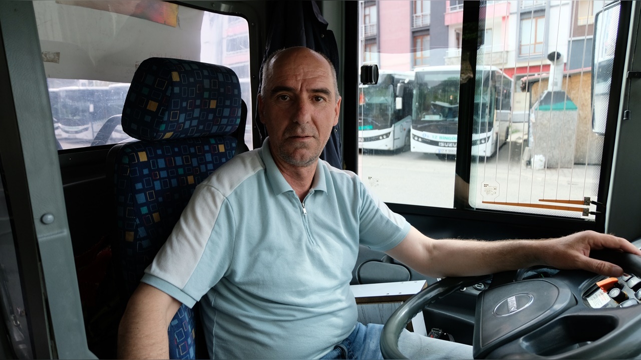 İstanbul'da Otobüs Şoförü Boğanın Saldırısına Uğradı: Kameralara Yansıyan Anlar