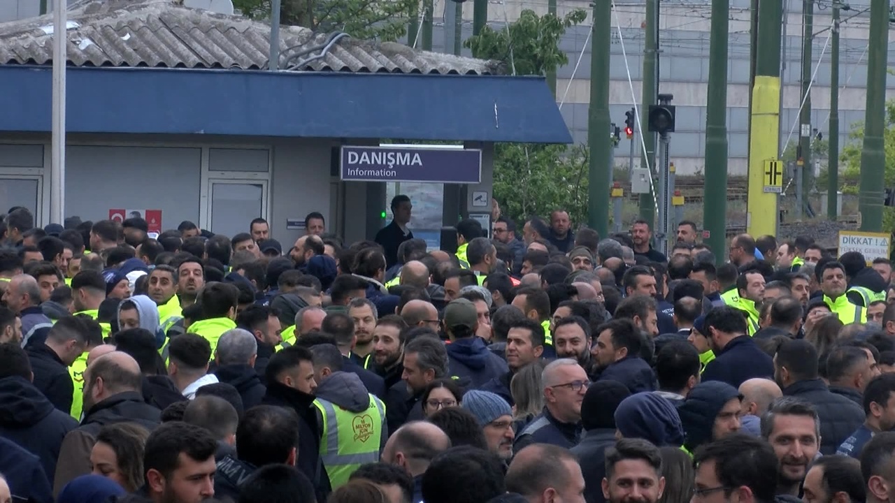 İstanbul'da Metro İşçileri Grev Kararı Aldı