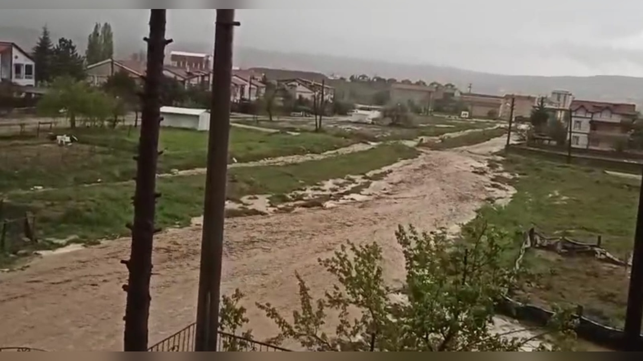 Kırıkkale'de Yoğun Sağanak: Dereler Taştı ve Evleri Su Bastı