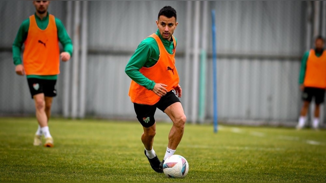 Bursaspor ve Karşıyaka Takımları Hazırlıklarını Sürdürüyor