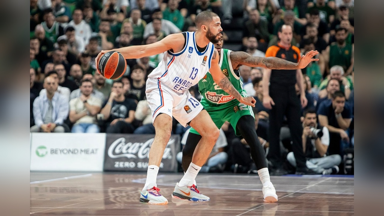 Anadolu Efes, Panathinaikos'u Zorlanmadan Yendi