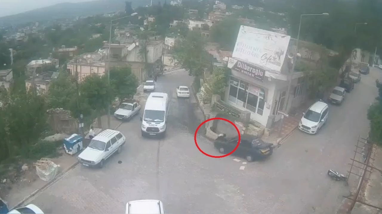 Osmaniye'de Trafik Kazası: 11 Yaralı Öğrenciler ve Görüntüler