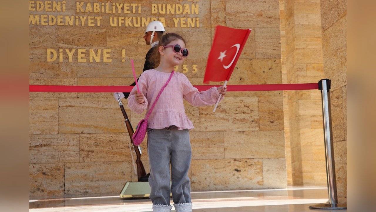 23 Nisan Ulusal Egemenlik ve Çocuk Bayramı'nda Anıtkabir'e 236 Bin Ziyaretçi Akın Etti