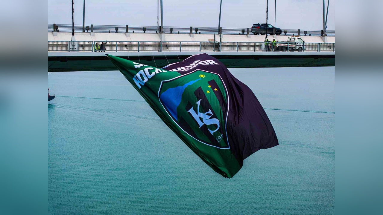 Osmangazi Köprüsü'nde Kocaelispor Şampiyon Bayrağı Coşkusu
